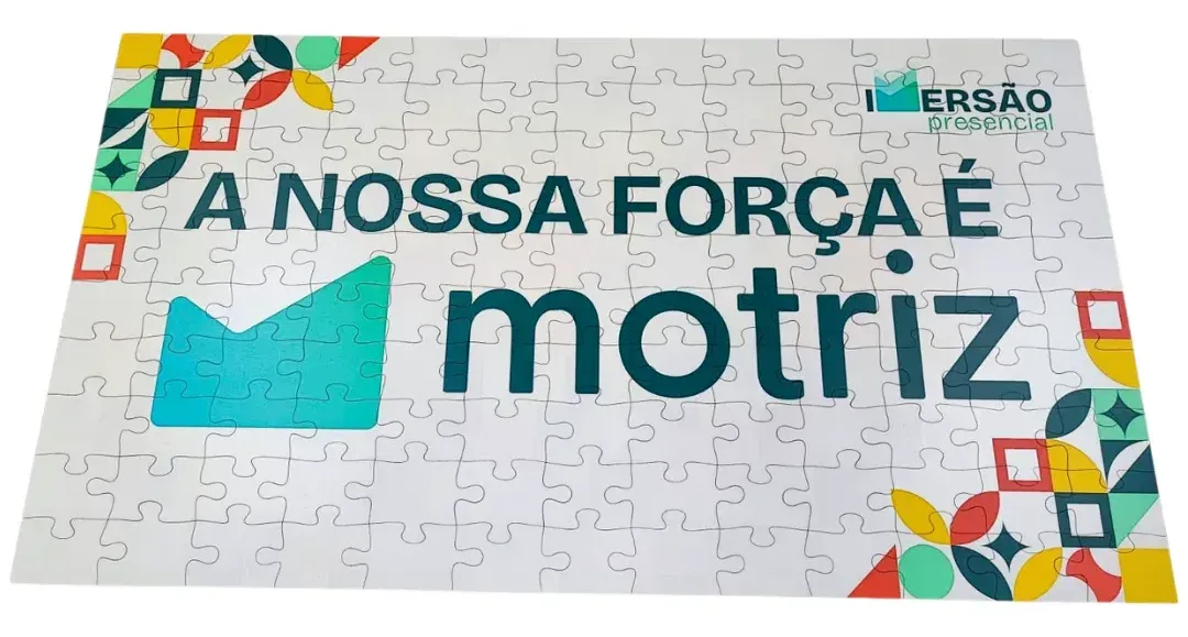 Quebra-cabeça gigante com a frase A nossa força é Motriz